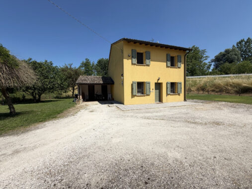 VILLA CONTEMPORANEA CON AMPIO GIARDINO