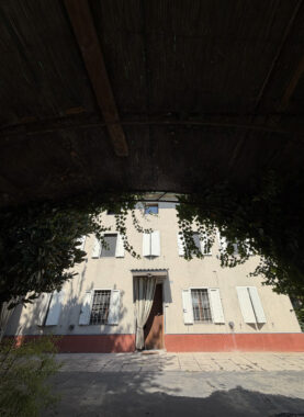 CASA INDIPENDENTE CON AMPIO GIARDINO