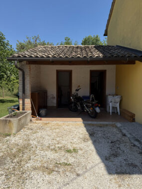 VILLA CONTEMPORANEA CON AMPIO GIARDINO