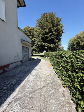 CASA INDIPENDENTE CON AMPIO GIARDINO